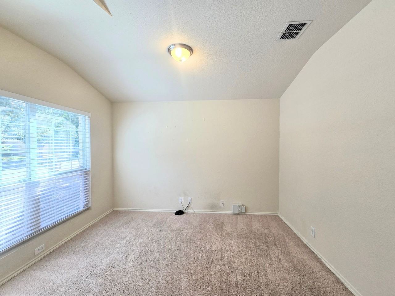 2711 Skybound - Photo 3 of 22