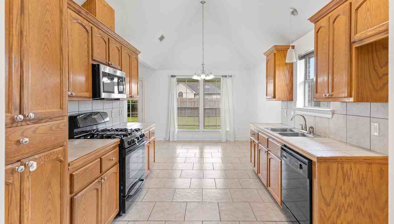 12237 Spring Valley Dr