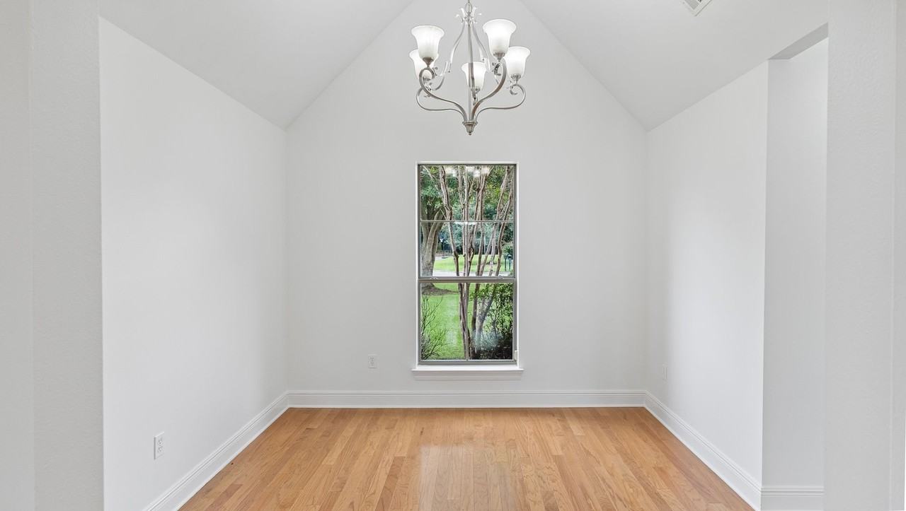 12237 Spring Valley Dr - Photo 5 of 21