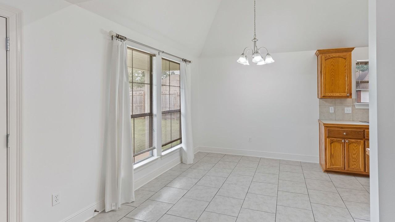 12237 Spring Valley Dr - Photo 7 of 21