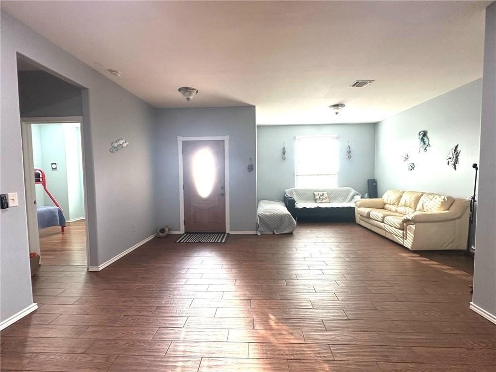 15517 Dyna St - Photo 6 of 16