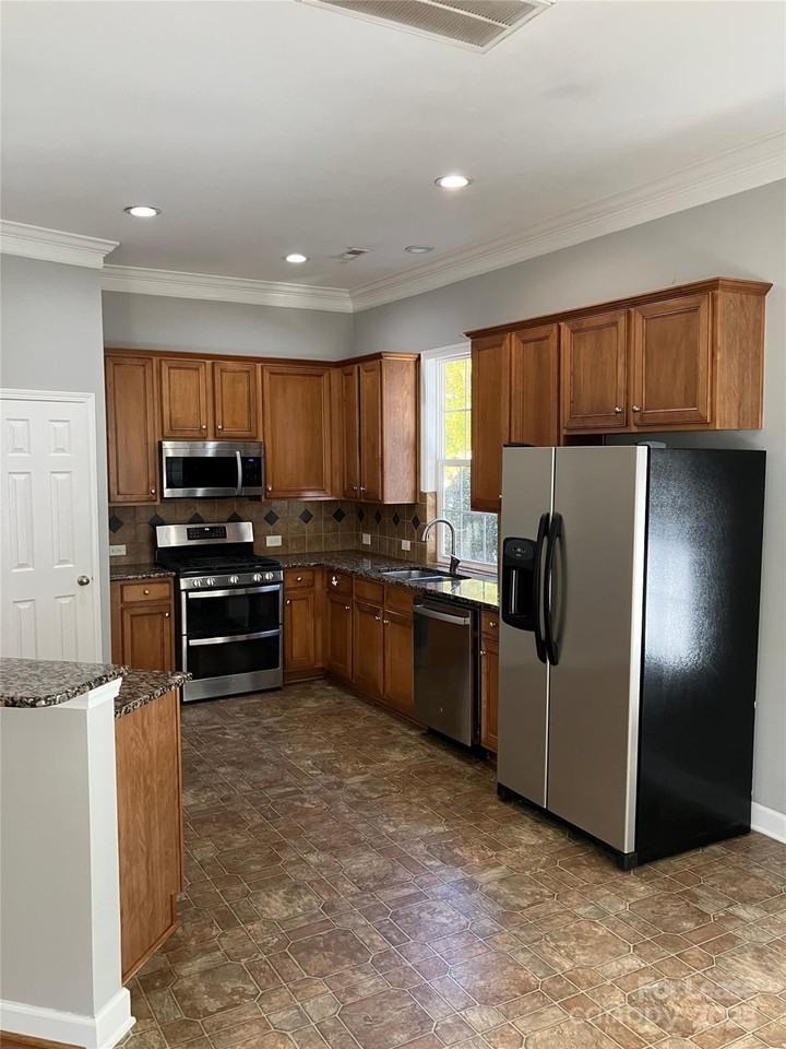 8532 Westmoreland Lake Dr - Photo 4 of 28