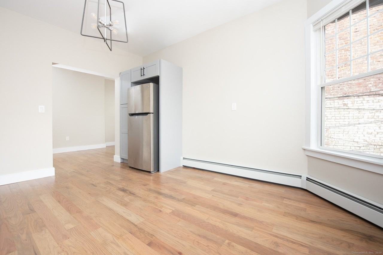 527 E Main St #2ndFLRIGHT - Photo 6 of 25