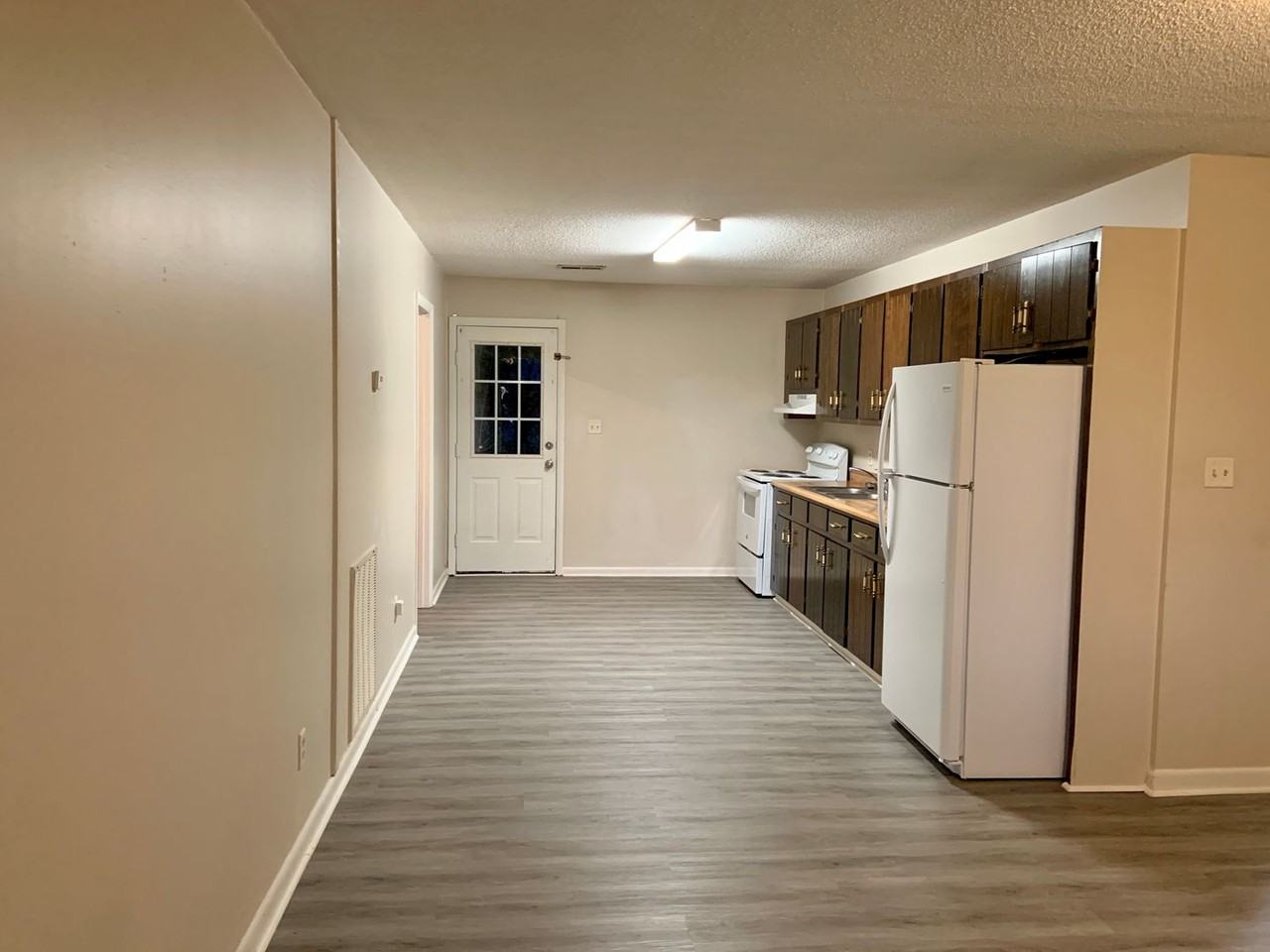 16968 Carter Cir - Photo 2 of 10