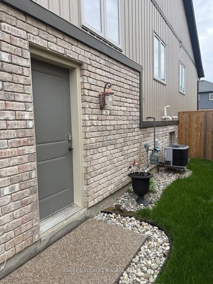 9285 Eagle Ridge Dr - Photo 2 of 15