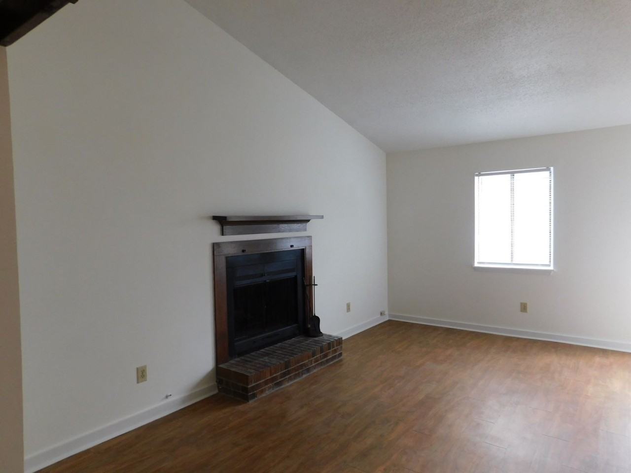 204 Cedar Ridge Ln - Photo 2 of 19