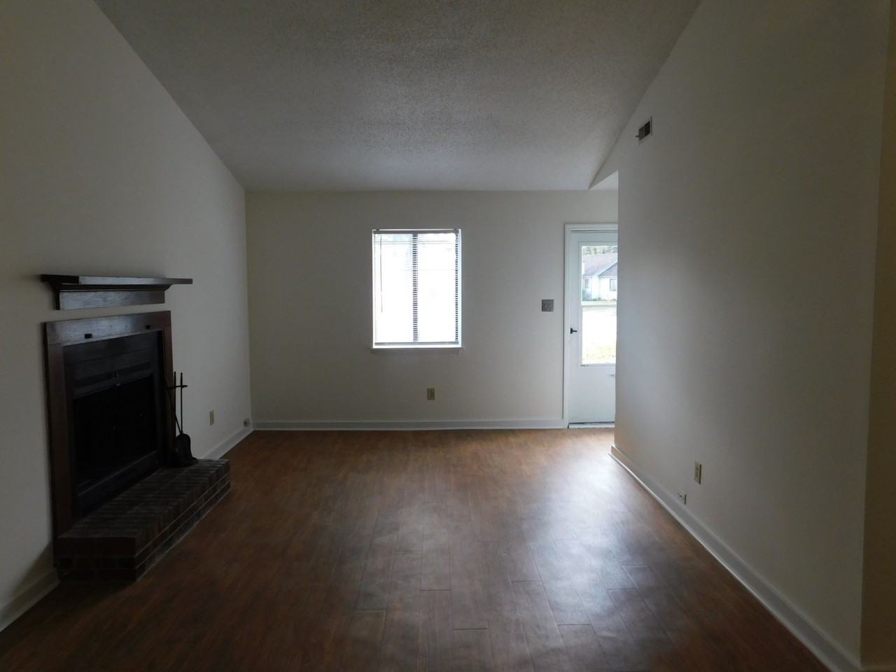 204 Cedar Ridge Ln - Photo 3 of 19