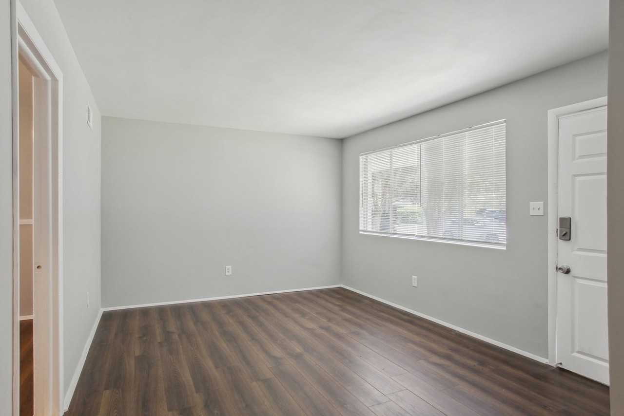 1919 East 56th Street - Photo 3 of 10