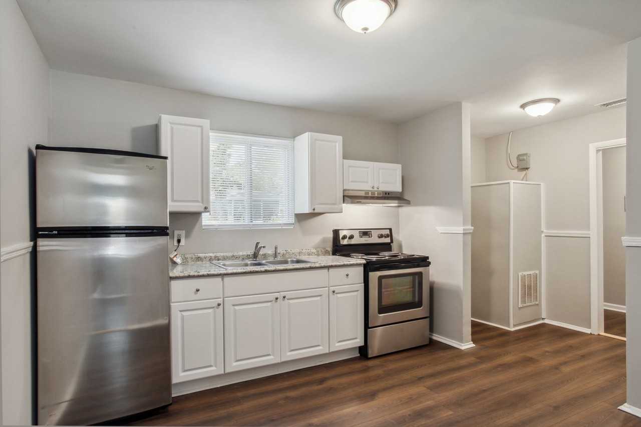 1919 East 56th Street - Photo 5 of 10