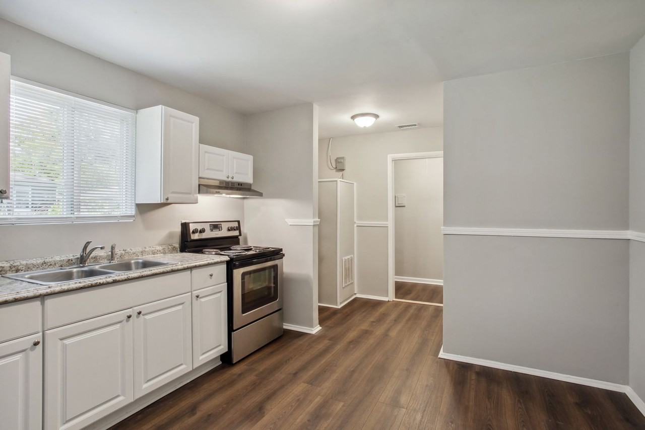 1919 East 56th Street - Photo 6 of 10