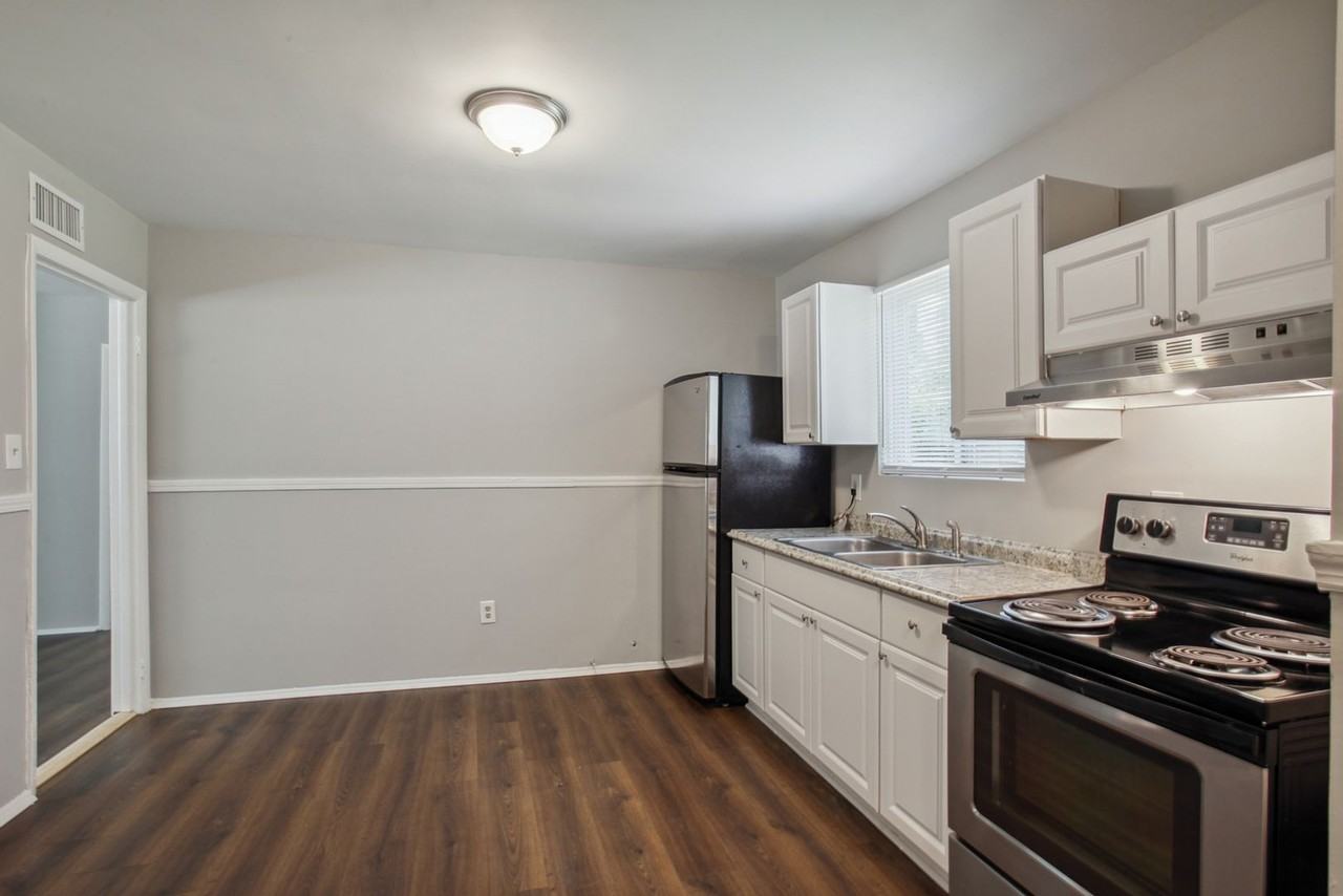 1919 East 56th Street - Photo 7 of 10