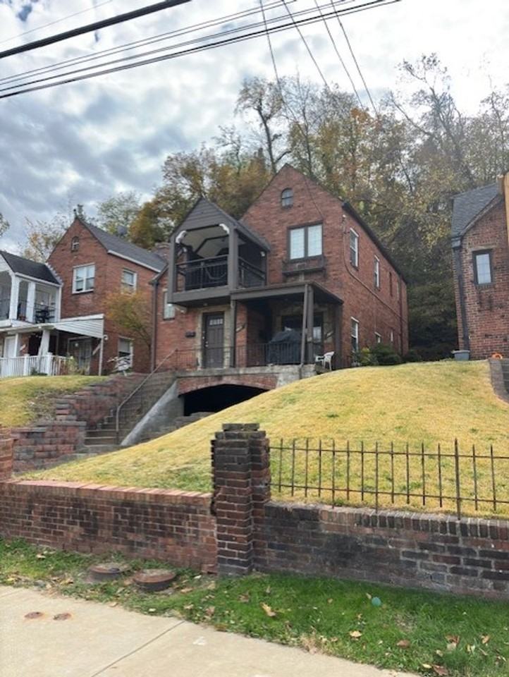 3809 Beechwood Boulevard - Photo 2 of 14