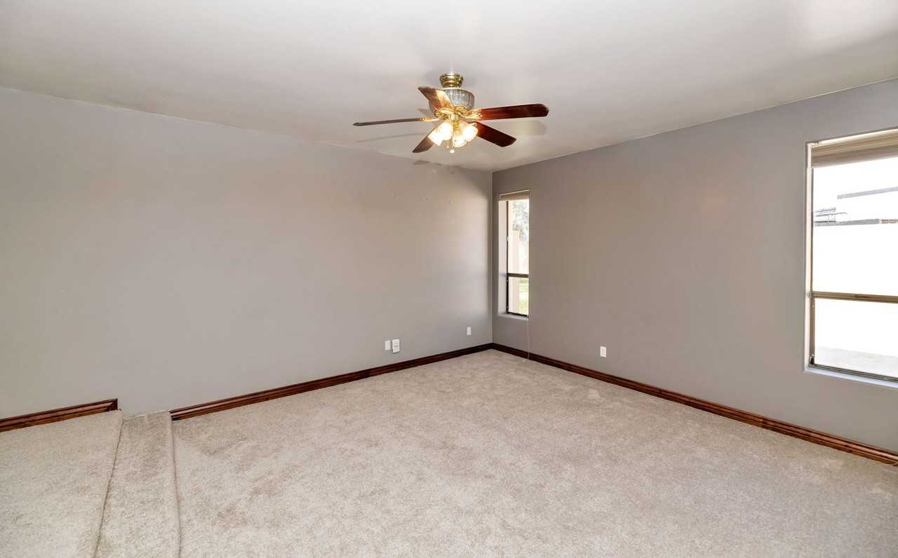 15620 North 8th Street - Photo 4 of 24