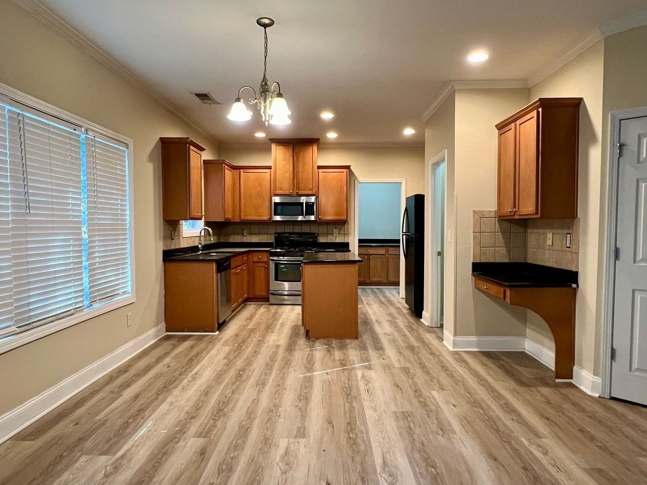 983 Yancey Ct - Photo 5 of 28