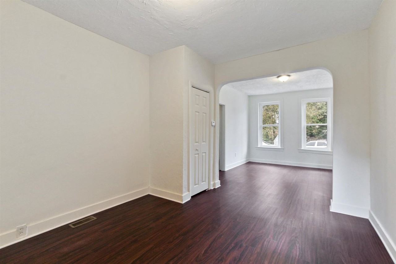 542 N Pershing Ave - Photo 3 of 27