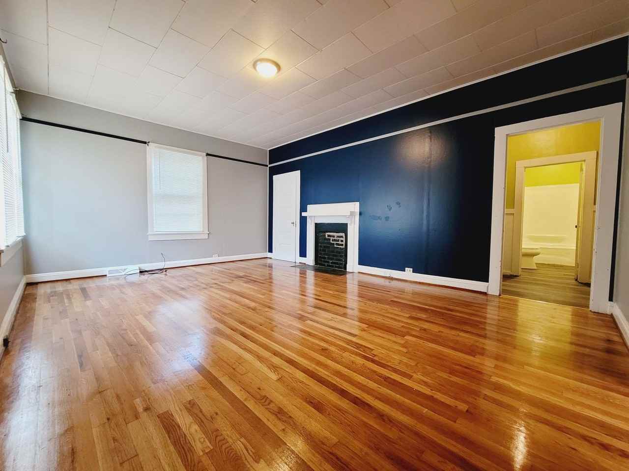 105 N Liberty St - Photo 5 of 11