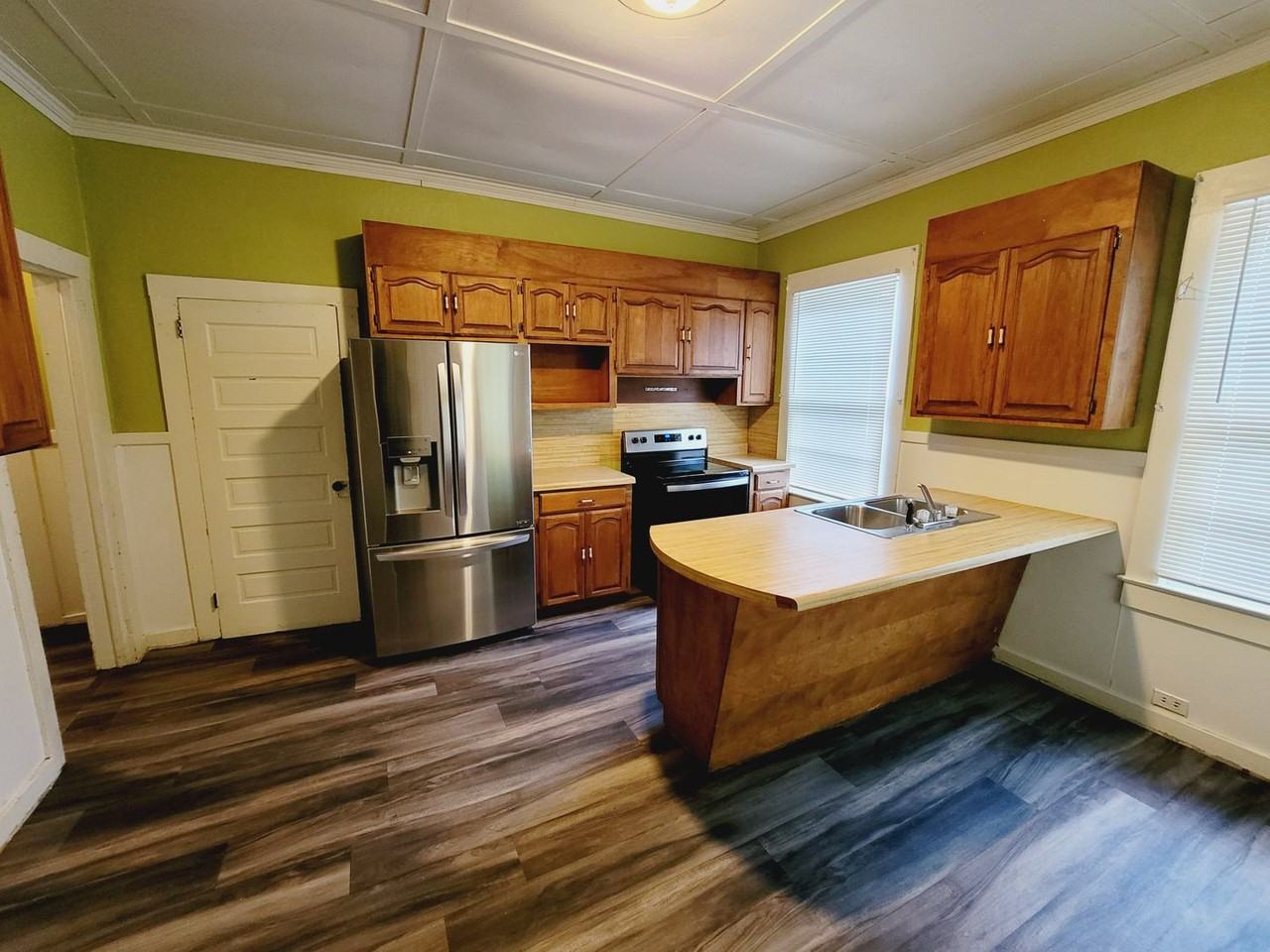 105 N Liberty St - Photo 2 of 11