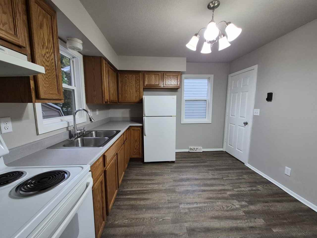 1800 Allison Ave - Photo 2 of 20