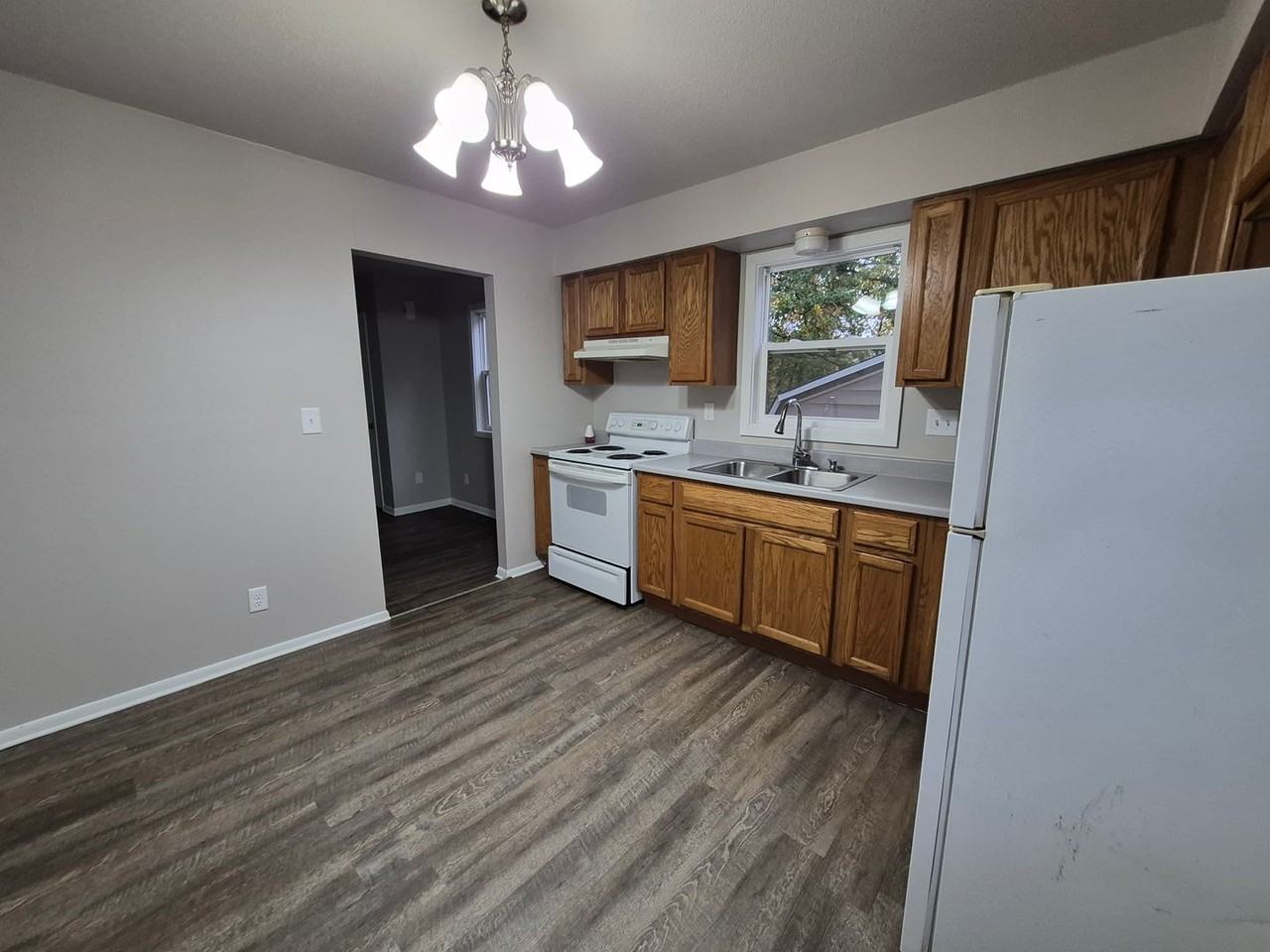 1800 Allison Ave - Photo 3 of 20