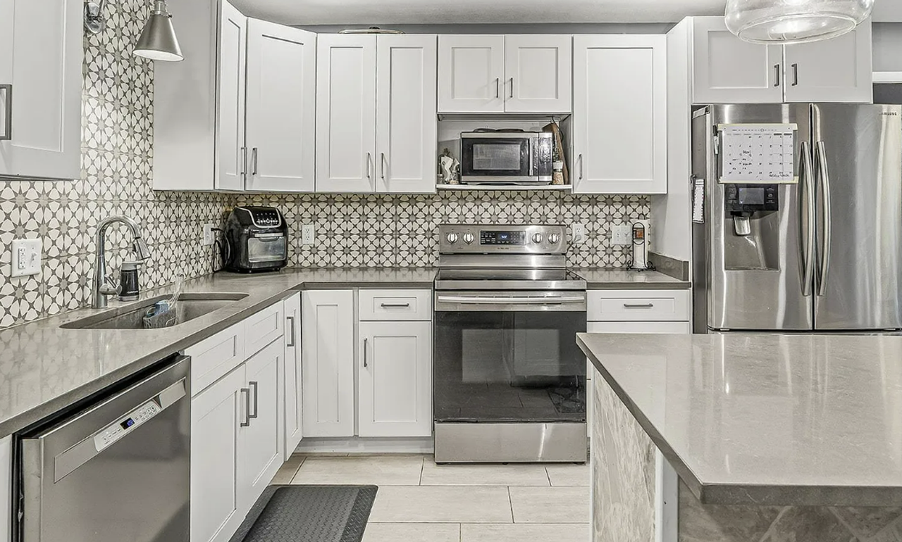 212 Myrtle Dr - Photo 2 of 7