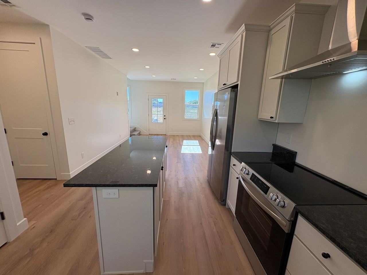 814 14th St - Photo 3 of 21