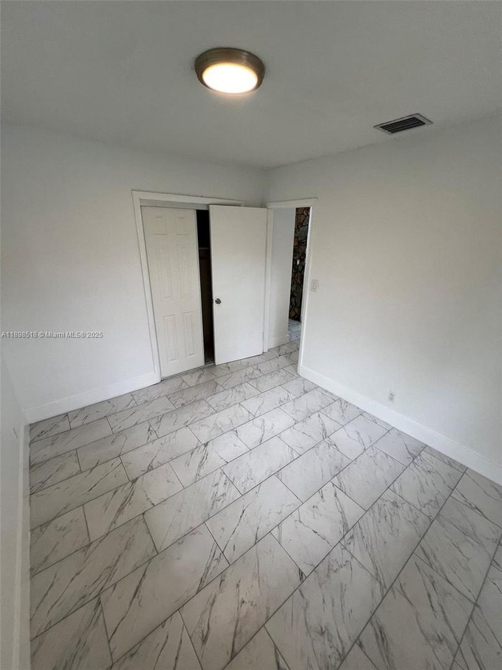 4421 Nw 33rd St - Photo 2 of 25
