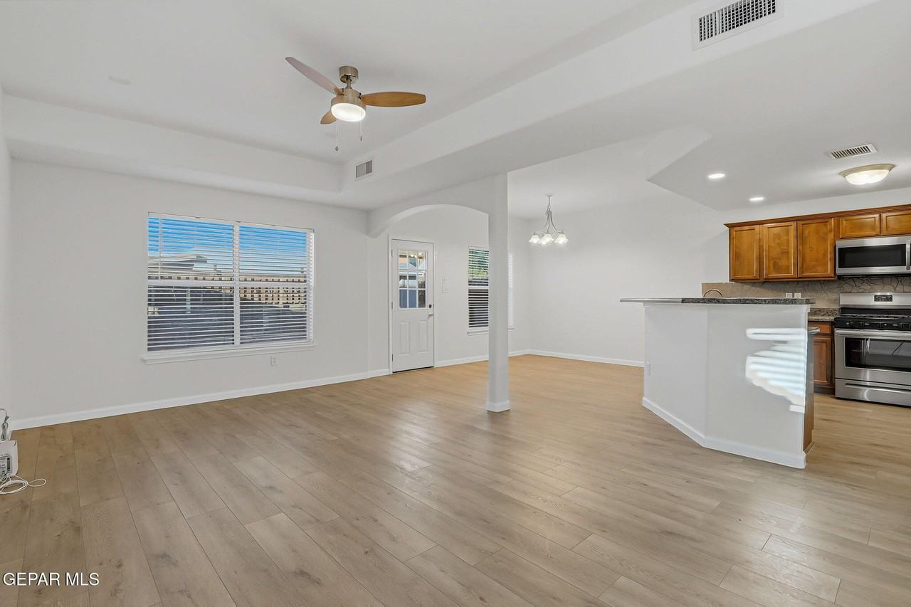 14413 Ocean Point Dr - Photo 6 of 37