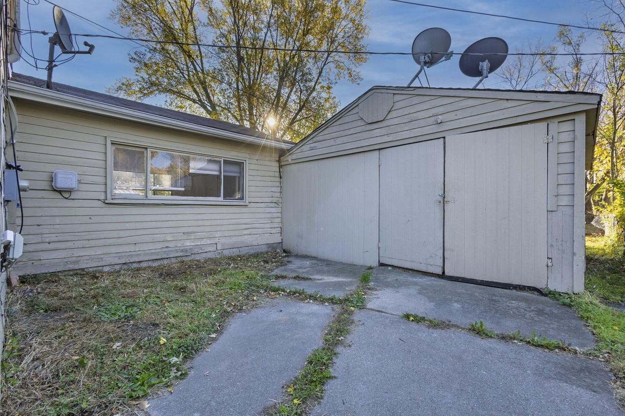 30061 Hazelwood Street - Photo 3 of 20