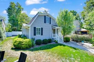 featured image of 574 Warwick Tpke