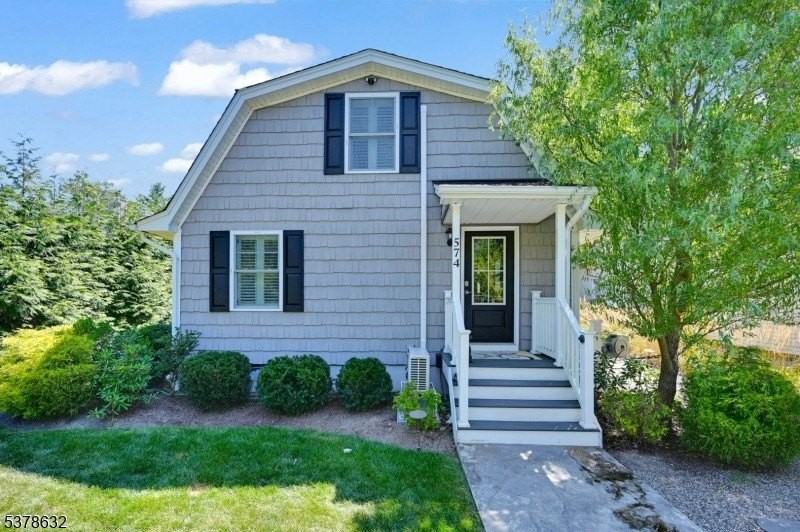 574 Warwick Tpke - Photo 2 of 33