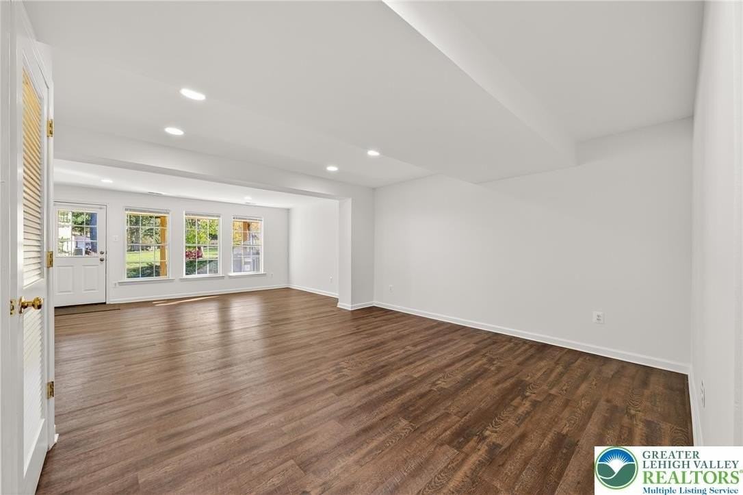 4596 Jasmine Drive - Photo 4 of 35