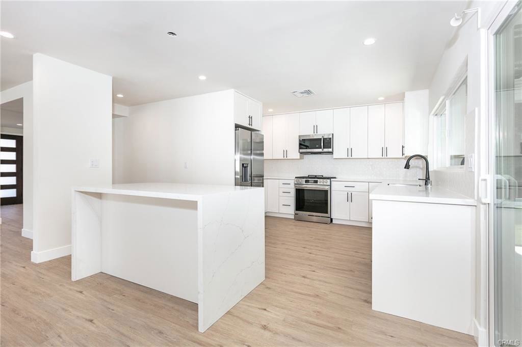 6419 Valley Circle Ter - Photo 3 of 8