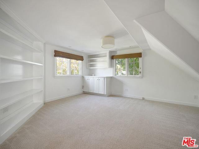 13161 Addison St - Photo 2 of 8