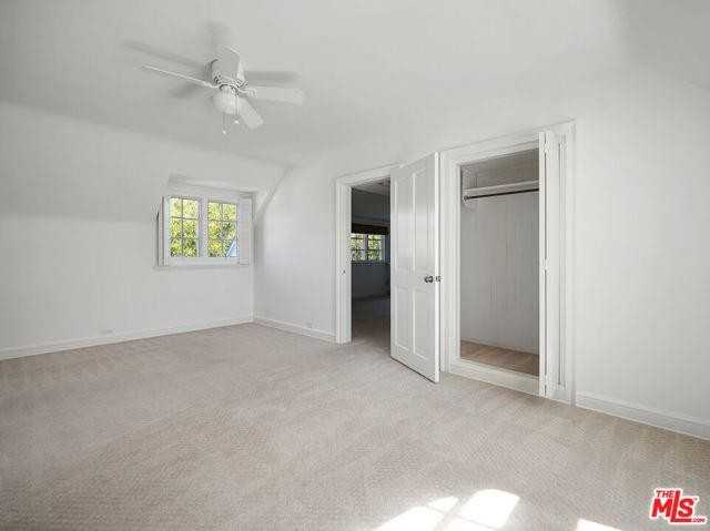 13161 Addison St - Photo 3 of 8