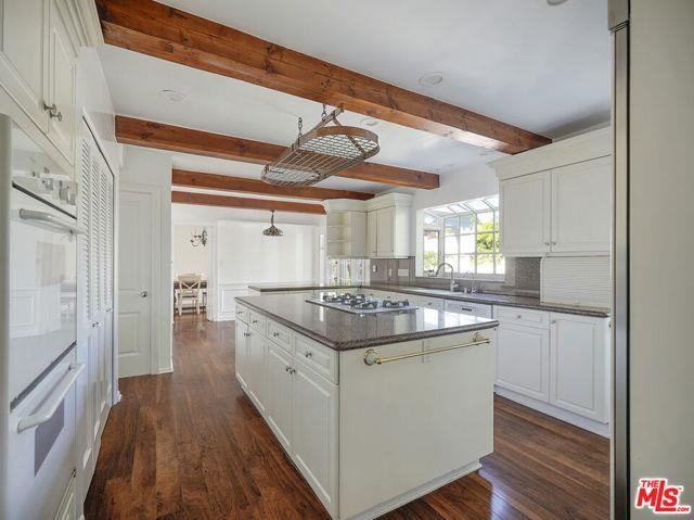 13161 Addison St - Photo 6 of 8