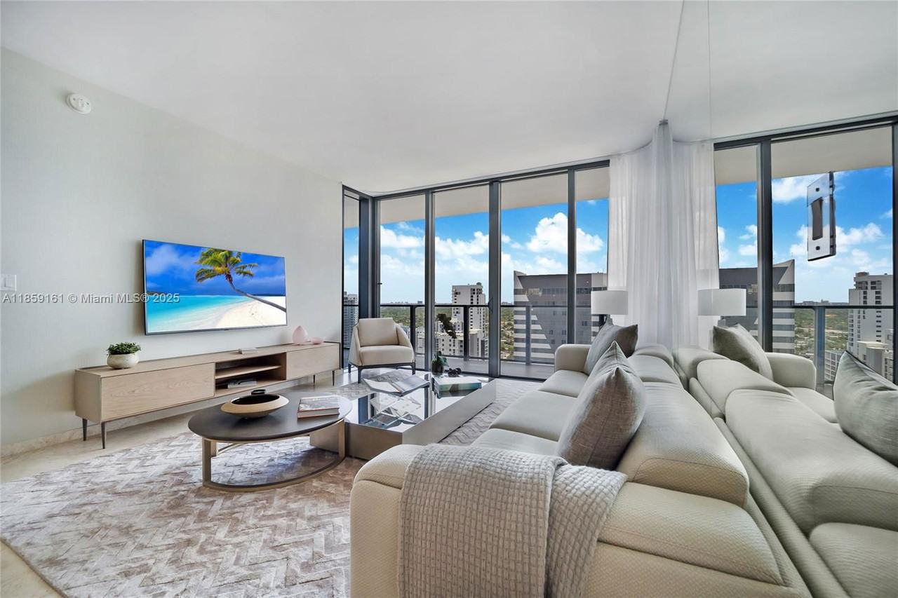 88 Sw 7th St #1810 - Photo 4 of 8