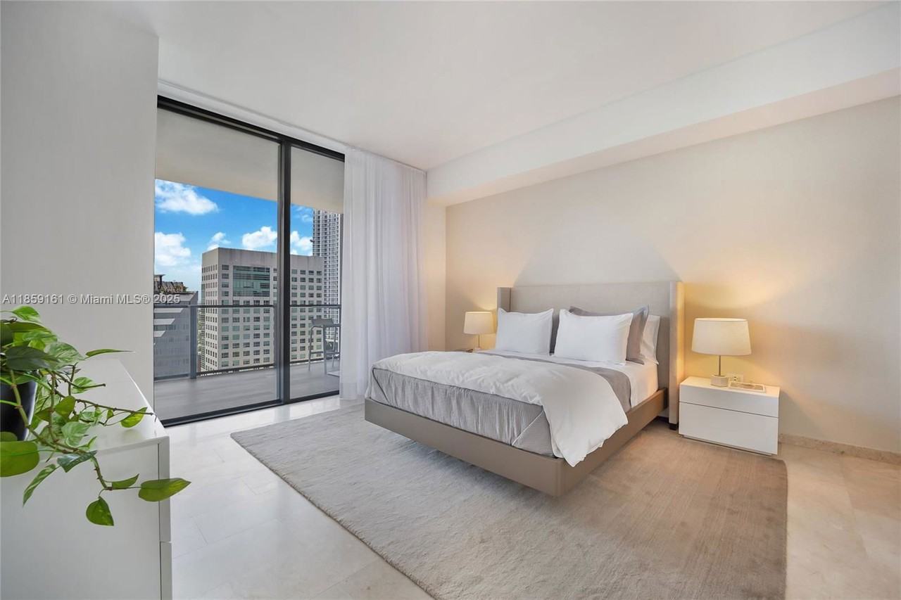 88 Sw 7th St #1810 - Photo 5 of 8