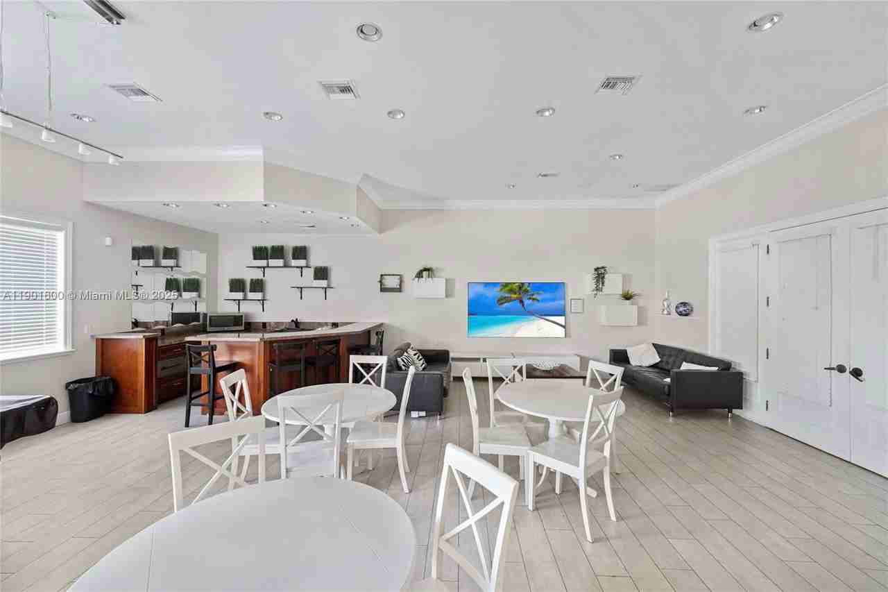 11643 W Atlantic Blvd #1101 - Photo 4 of 8