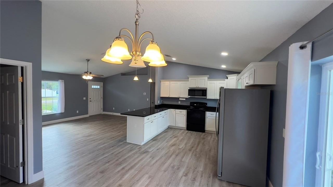 3709 W Wilhelm St - Photo 2 of 31