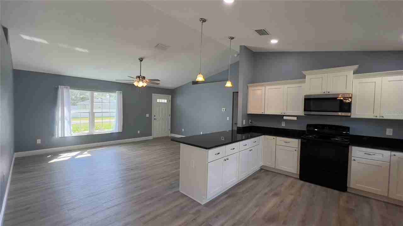 3709 W Wilhelm St - Photo 3 of 31