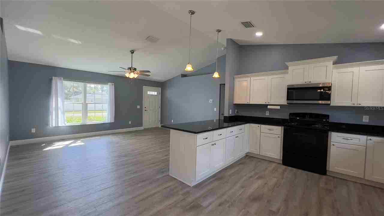 3709 W Wilhelm St - Photo 4 of 31