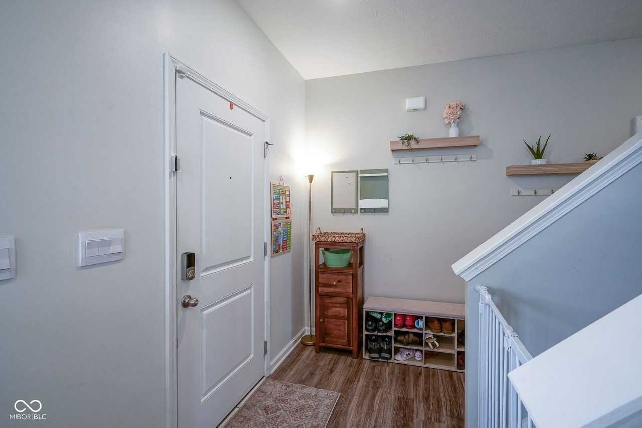 6810 Birmingham Avenue - Photo 5 of 44