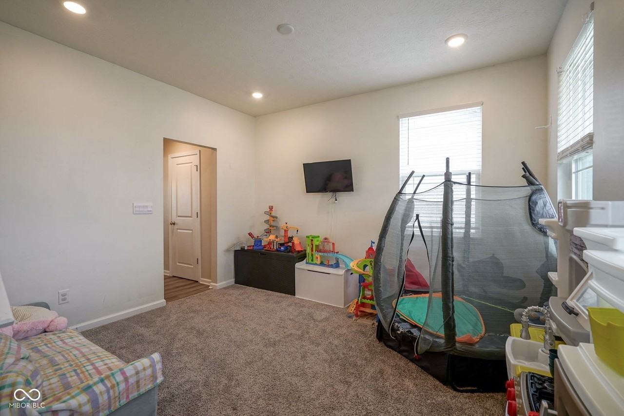 6810 Birmingham Avenue - Photo 6 of 44