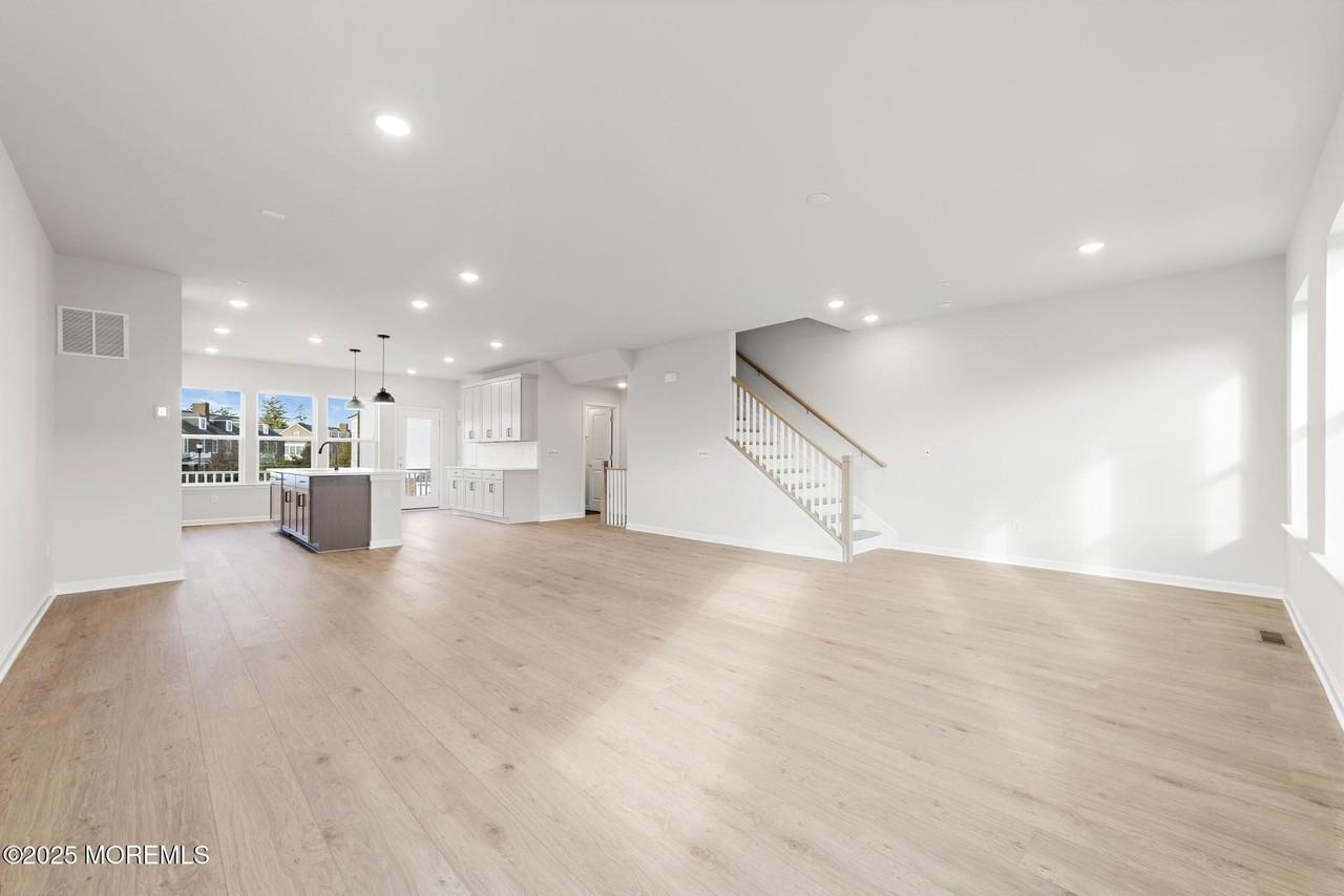 20 Barton Ave - Photo 4 of 32