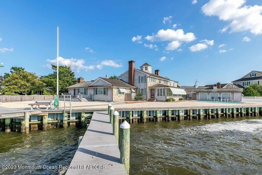 127 Curtis Point Dr - Photo 2 of 34