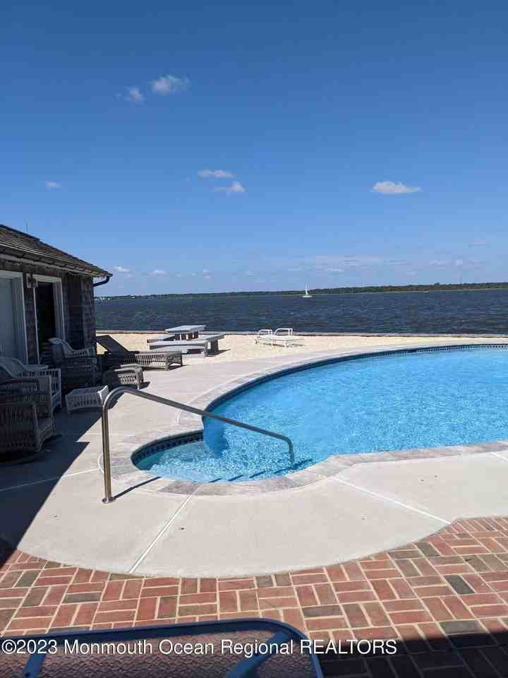 127 Curtis Point Dr - Photo 4 of 34