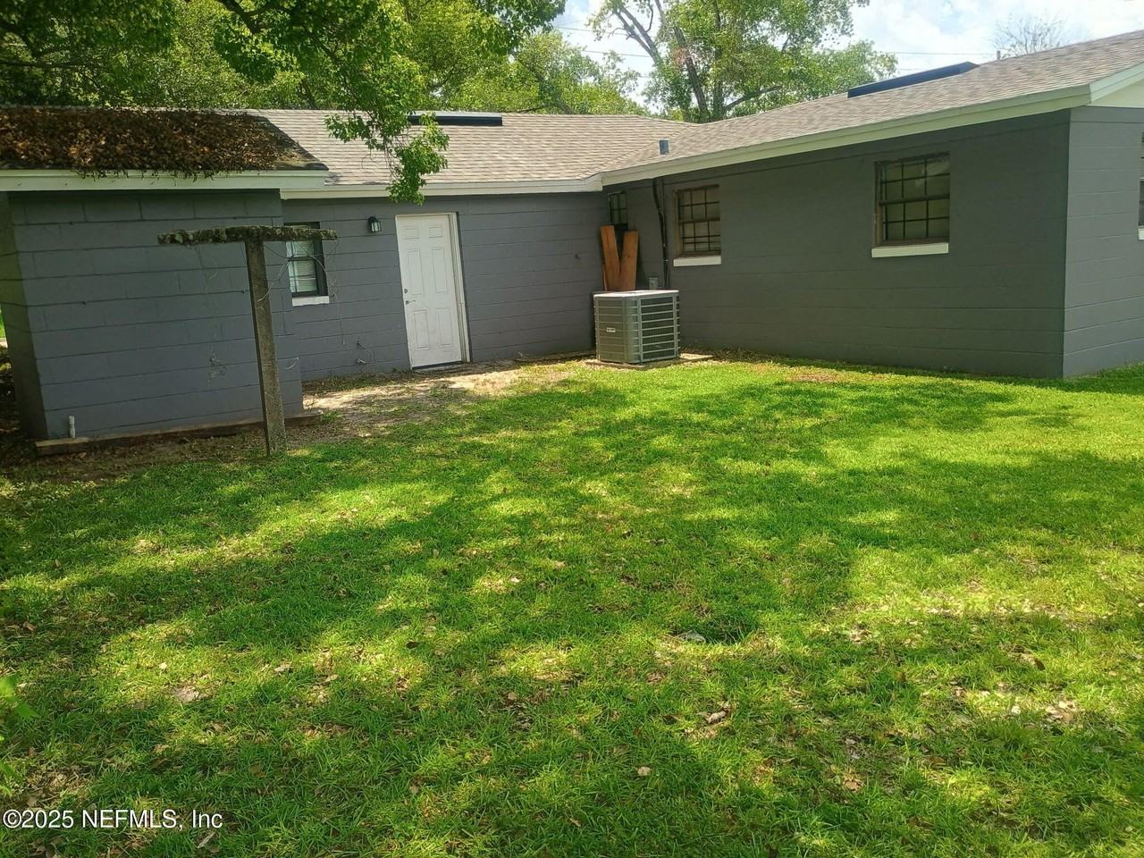 4305 Bessie Cir W - Photo 3 of 7