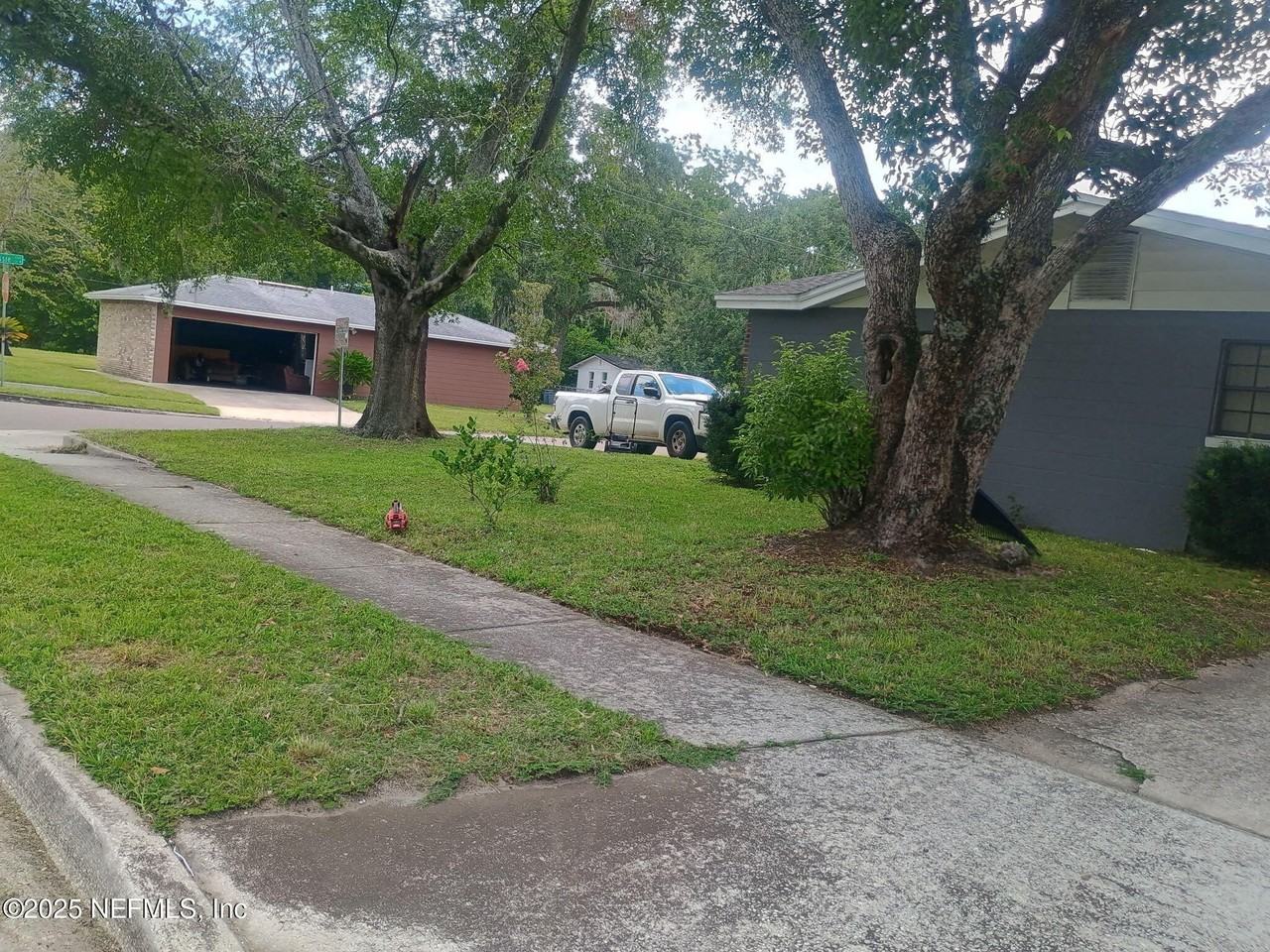 4305 Bessie Cir W - Photo 4 of 7