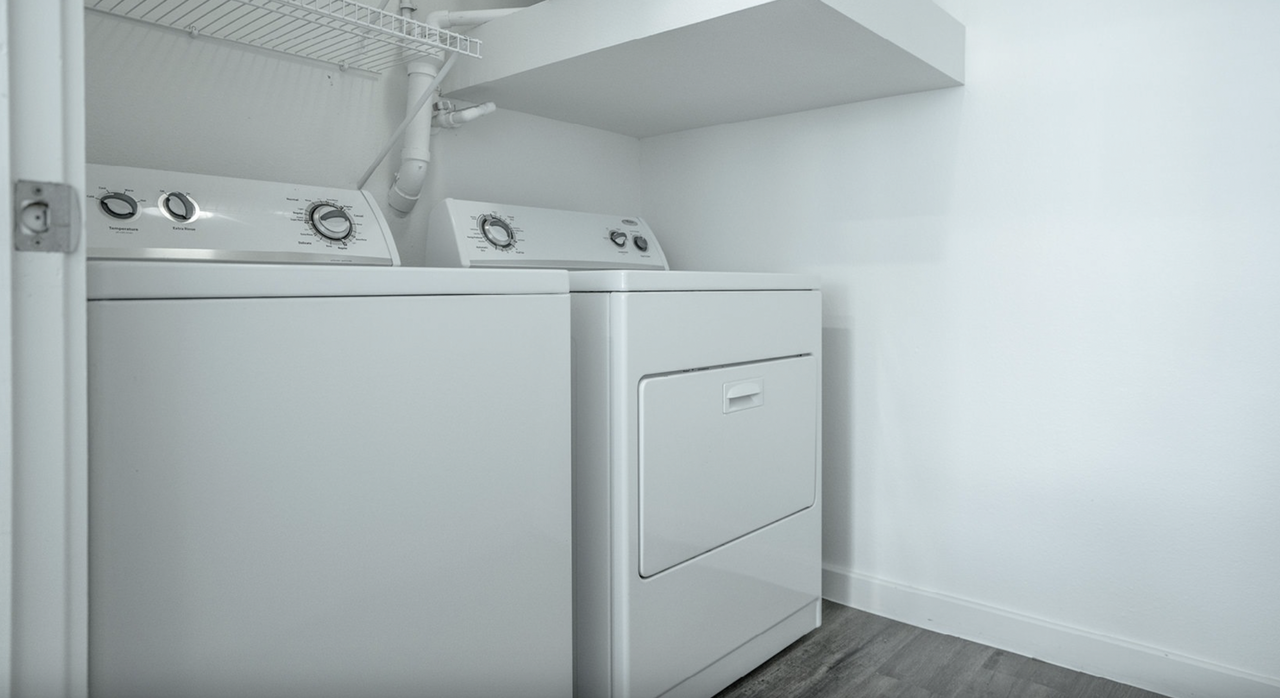 600 East Riverside Drive - Photo 7 of 14