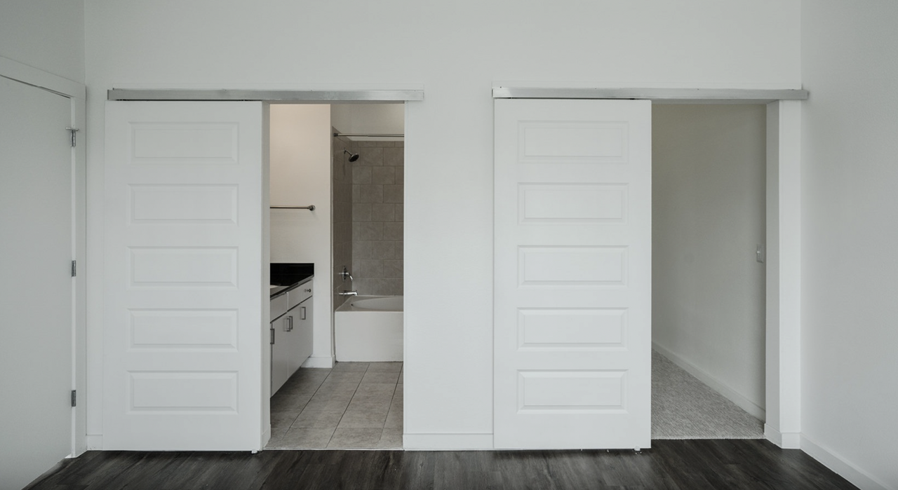 600 East Riverside Drive - Photo 5 of 14